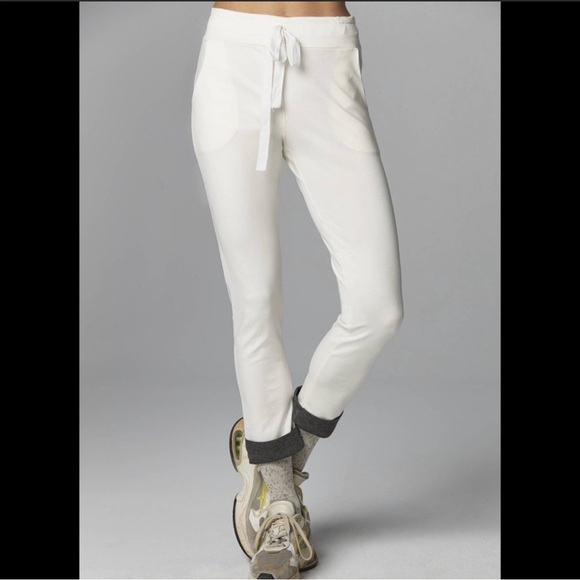 Sport Luxe Cropped Contrasting Ecru Grey Color Block Knit Jogger NWT - Picture 2 of 9